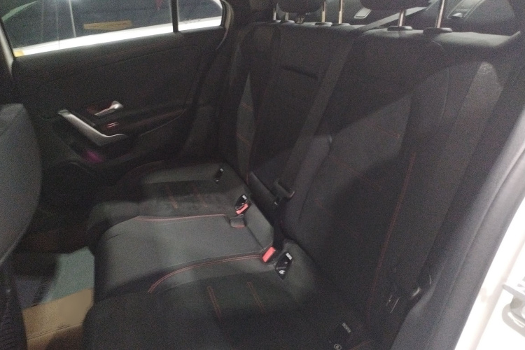 奔驰A级 2024款 改款 A 200 L 时尚型中控内饰7004