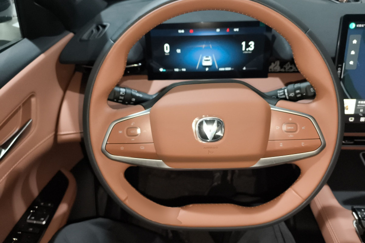 长安UNI-Z 2025款 1.5T 尊贵型中控内饰13