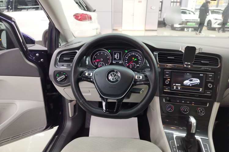 大众 高尔夫 2018款 180TSI 自动舒适型中控内饰13