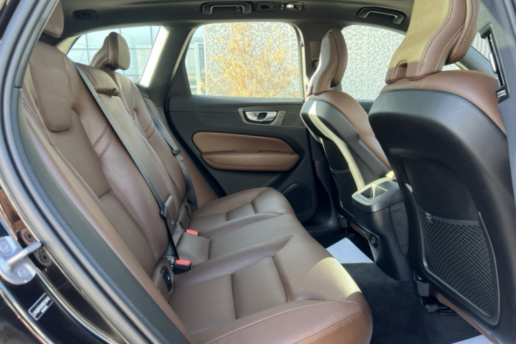 沃尔沃XC60 2025款 B5 四驱智逸豪华版中控内饰7011