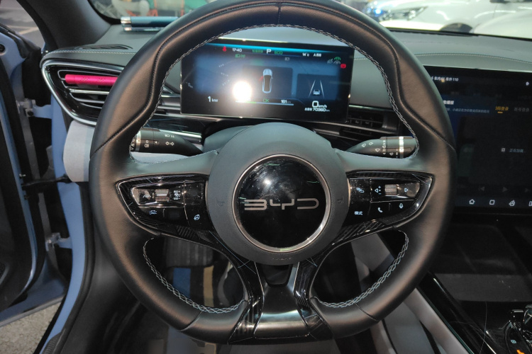 比亚迪 海豹 2022款 550km 标准续航后驱版尊贵型中控内饰13