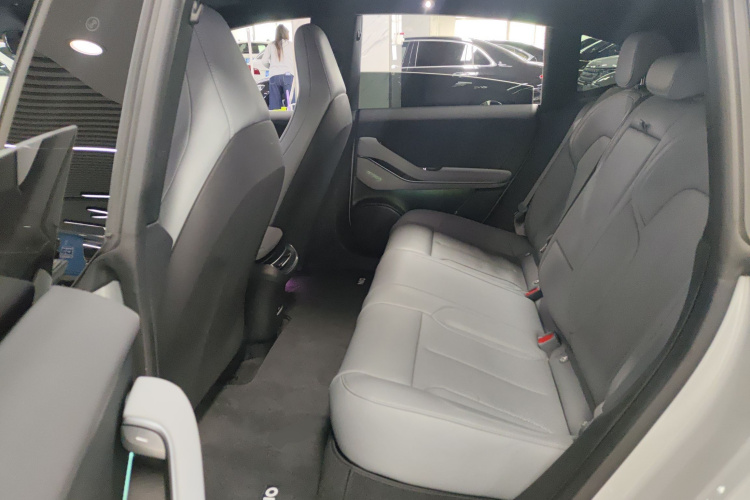 蔚来ET5 2024款 75kWh中控内饰7004