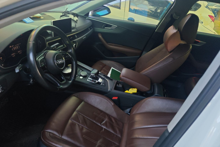 奥迪A4L 2017款 45 TFSI quattro 风尚型中控内饰19