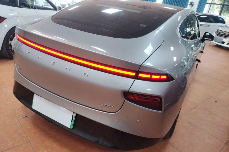 小鹏P7 2022款 480N+车身外观6005