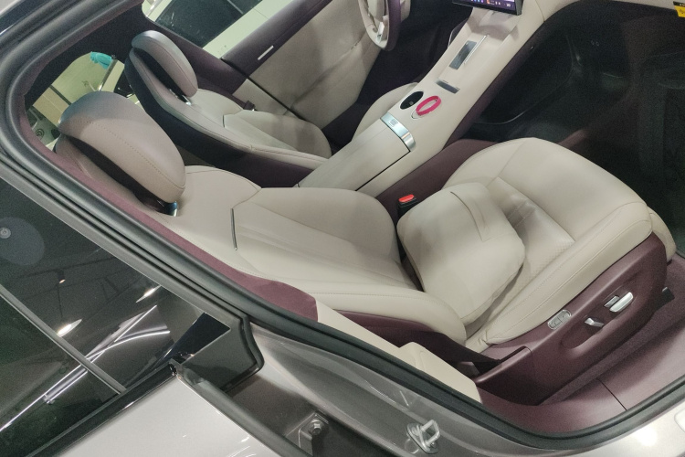 小米汽车 小米YU7 2025款 超长续航高性能四驱Max版局部细节41