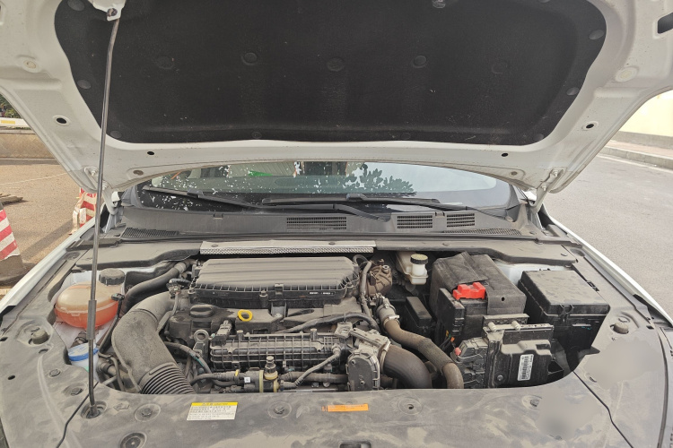 东风风神 奕炫MAX 2023款 1.5T 超酷潮爸版机舱底盘24