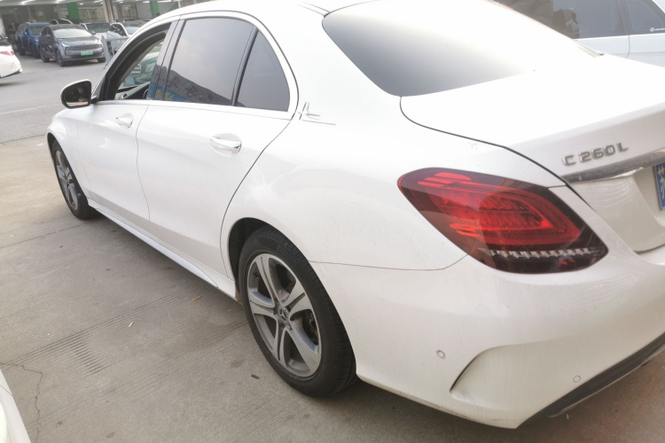 奔驰C级 2020款 改款 C 260 L 运动版车身外观4