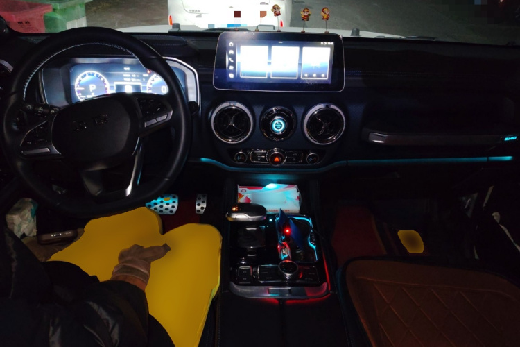 北京越野 北京BJ40 2023款 2.0T 自动四驱城市猎人版侠客型中控内饰12