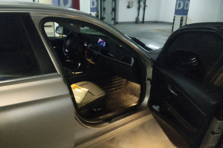 宝马3系 2017款 320Li 时尚型局部细节9005