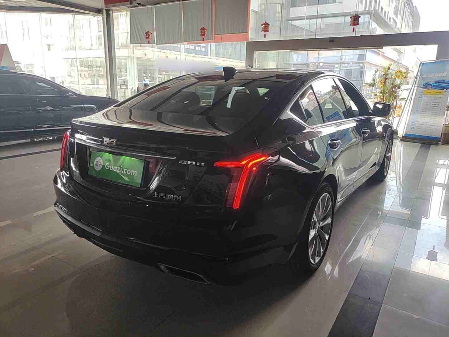 车辆右后45度外观展示