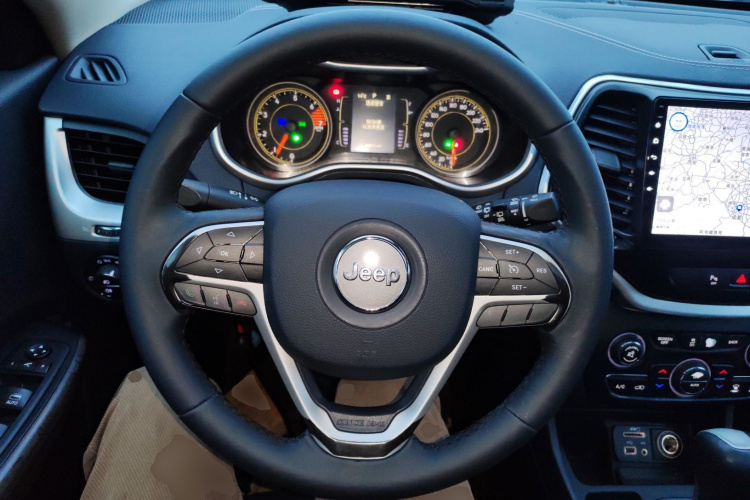 Jeep 自由光 2016款 2.4L 领先版中控内饰13