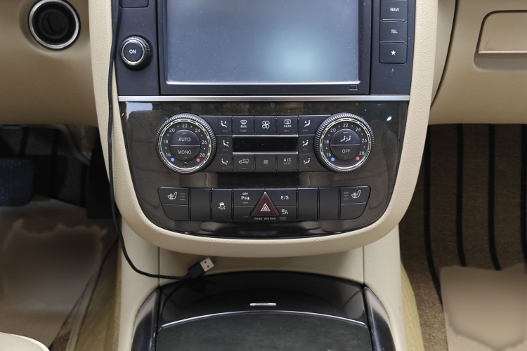 奔驰R级 2014款 R 320 4MATIC 豪华型中控内饰7009