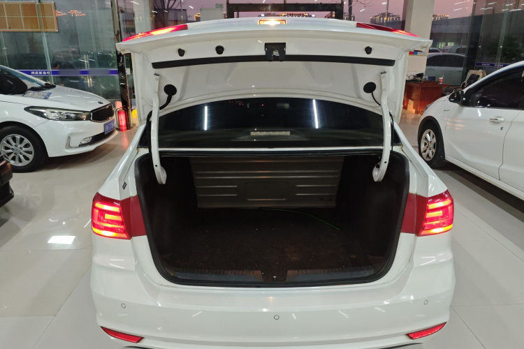 大众 桑塔纳 2016款 1.6L 手动舒适版机舱底盘23