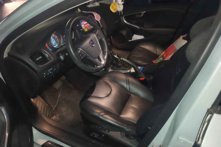 沃尔沃V40 2016款 T3 智逸版中控内饰19