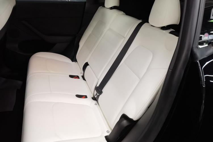 特斯拉 Model Y 2022款 长续航全轮驱动版中控内饰21