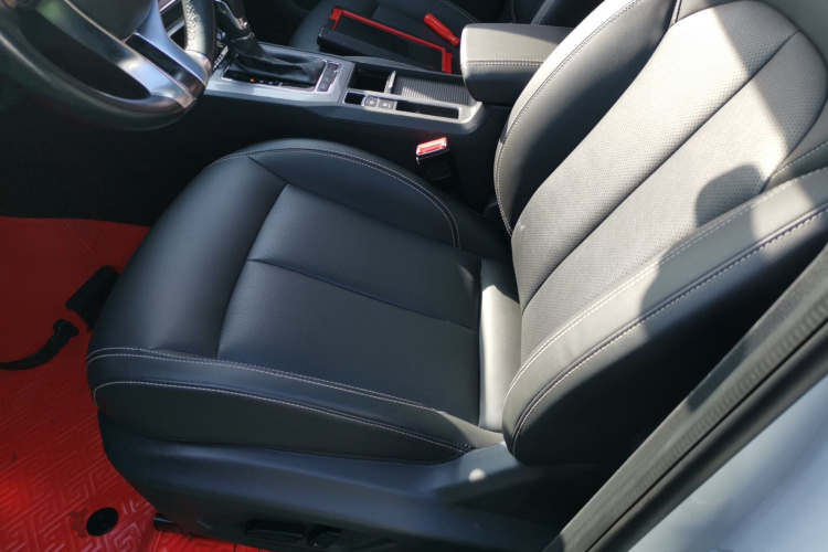 荣威RX5 2020款 20T 自动4G互联超越旗舰版中控内饰19