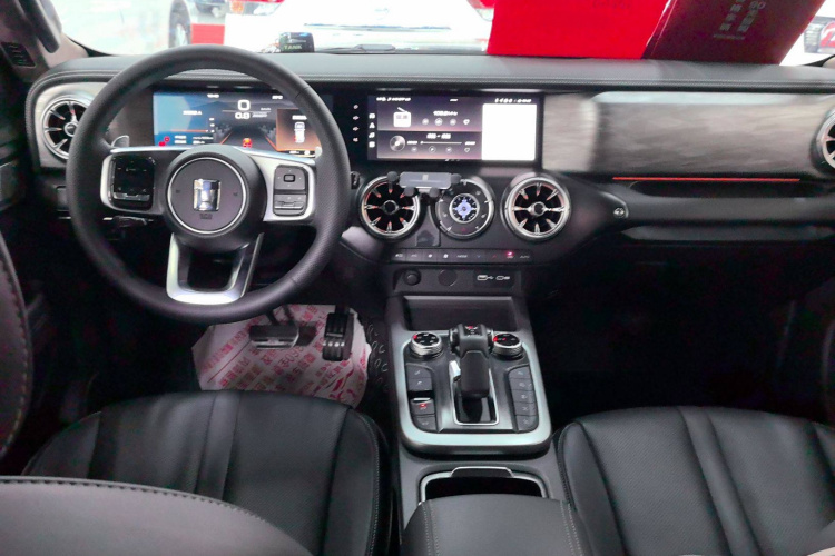 坦克300 2024款 2.0T 征服者中控内饰7003