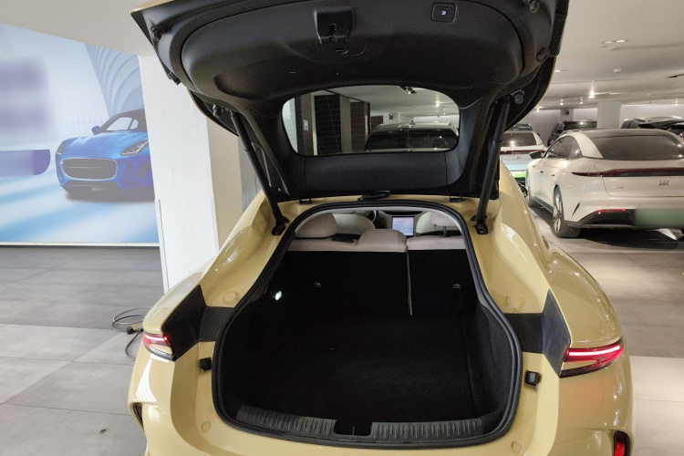 智己汽车 智己L6 2024款 Max 超强性能版机舱底盘23