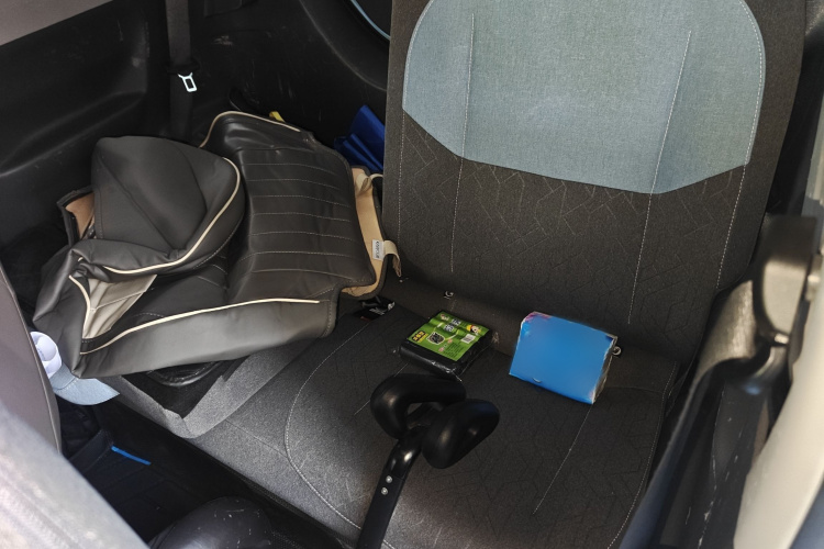 吉利银河 2023款 熊猫mini 200km 耐力熊中控内饰7004