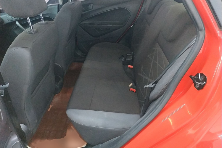 福特 嘉年华 2013款 三厢 1.5L 手动风尚型中控内饰21