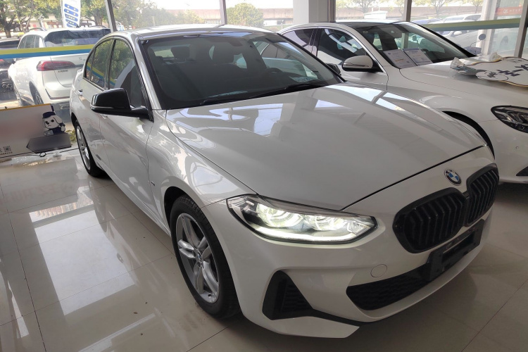 宝马1系 2021款 改款 120i M运动曜夜版车身外观3