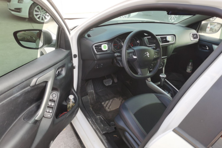 雪铁龙C3-XR 2018款 1.6L 自动先锋型中控内饰20