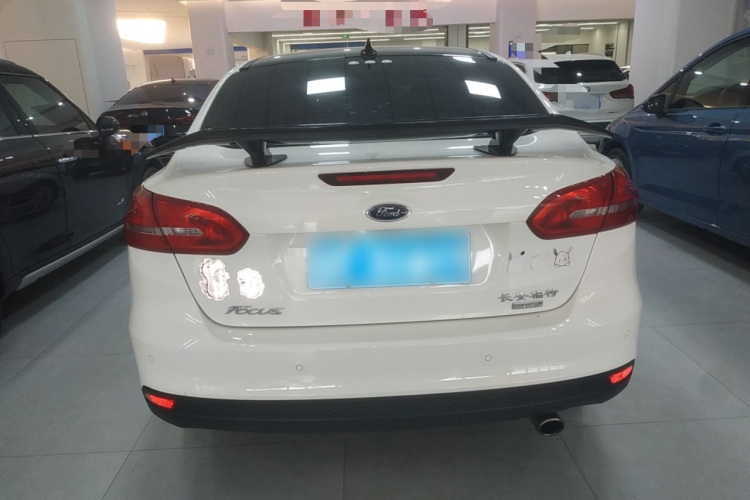 福特 福克斯 2017款 三厢 EcoBoost 180 自动精英型车身外观6004