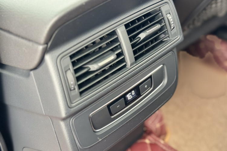 奥迪Q7 2016款 40 TFSI 舒适型中控内饰7009