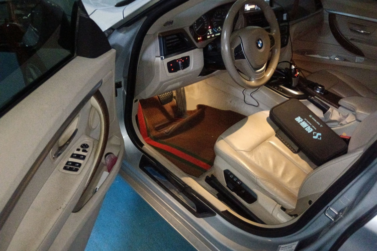 宝马3系GT 2013款 320i 风尚设计套装中控内饰7003