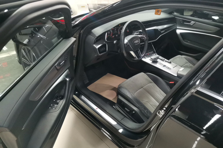 奥迪A6L 2021款 45 TFSI 臻选动感型中控内饰7003