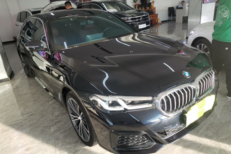 宝马5系 2022款 改款二 530Li xDrive M运动套装车身外观3