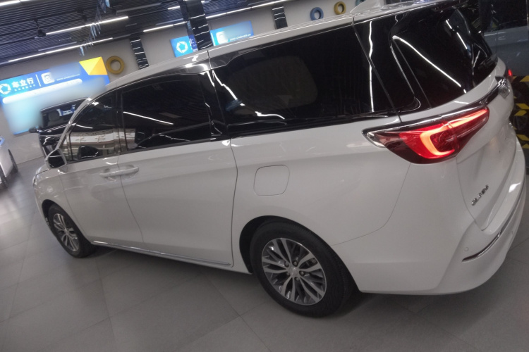 别克GL8 2023款 ES陆尊 舒适型车身外观4