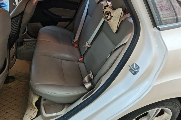 福特 福克斯 2018款 三厢经典 1.6L 自动舒适型智行版中控内饰7004