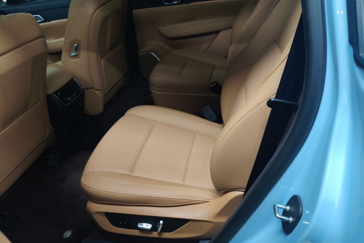 理想汽车 理想ONE 2021款 增程6座版中控内饰21