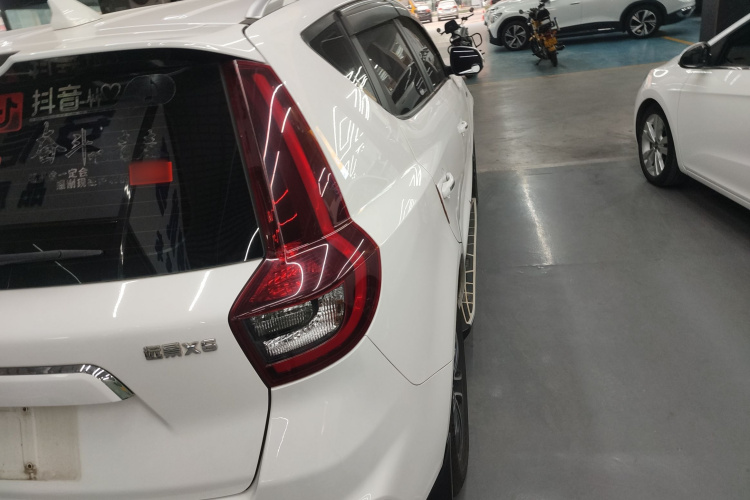 吉利汽车 远景X6 2018款 1.4T CVT 4G互联豪华型车身外观9