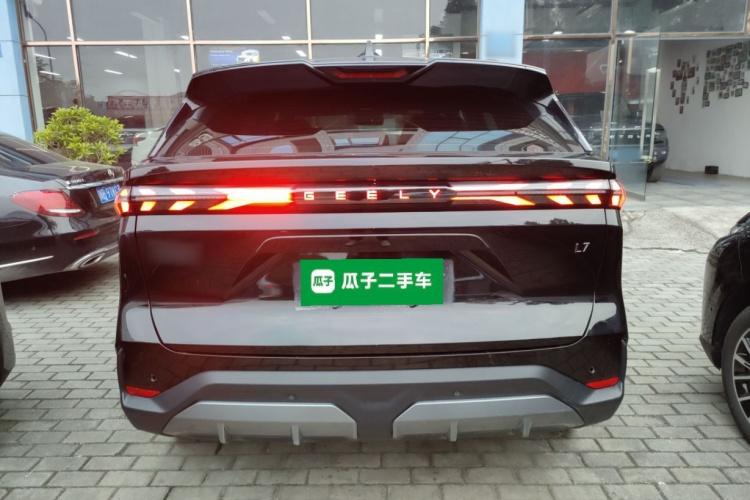 吉利银河 银河L7 2024款 1.5T 115km 星舰 龙腾版车身外观6