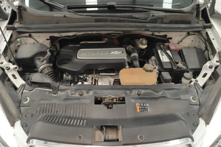 雪佛兰 创酷 2014款 1.4T 自动四驱旗舰型机舱底盘24