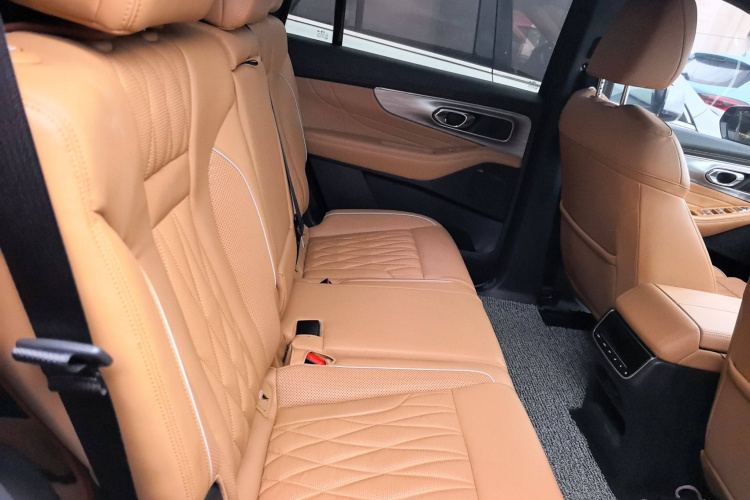 广汽传祺 传祺GS8 2024款 领航系列 2.0TGDI 两驱豪华智联版中控内饰7006