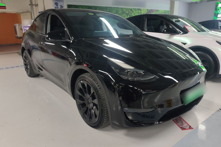 特斯拉 Model Y 2022款 长续航全轮驱动版车身外观3