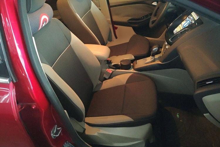 福特 福克斯 2012款 三厢 1.6L 自动舒适型局部细节41