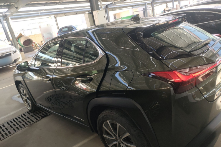 雷克萨斯UX新能源 2020款 300e 纯·悦版车身外观4