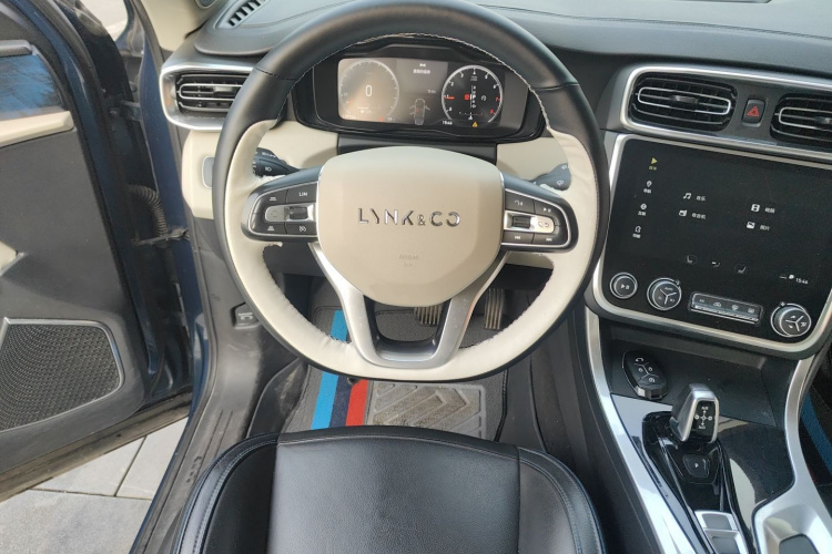 领克01 2017款 2.0T 两驱耀Pro版中控内饰13