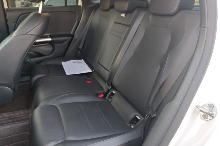 奔驰GLA 2023款 GLA 220 4MATIC中控内饰21