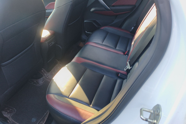 吉利汽车 缤越 2019款 运动款 260T DCT Battle 48V轻混版 国VI中控内饰7004