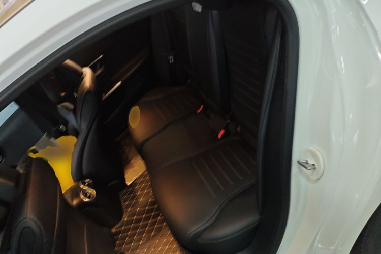 奔驰C级 2022款 改款 C 260 L 运动版中控内饰21