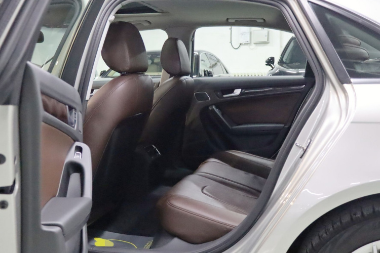 奥迪A4L 2016款 35 TFSI 典藏版 自动标准型中控内饰7010