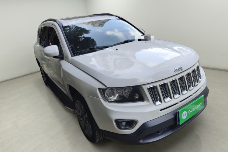 Jeep 指南者(进口) 2013款 2.0L 两驱豪华版车身外观3