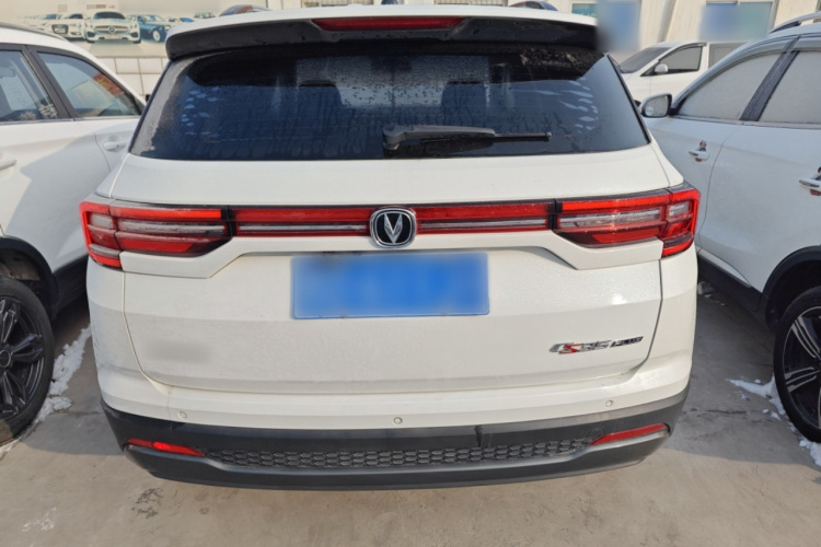 长安CS35PLUS 2022款 1.6L 手动豪华版车身外观6