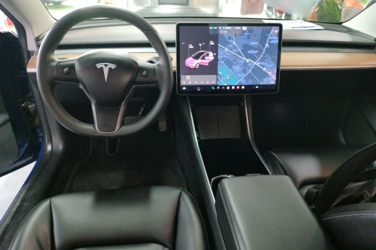 特斯拉 Model 3 2020款 改款 长续航后轮驱动版中控内饰7002