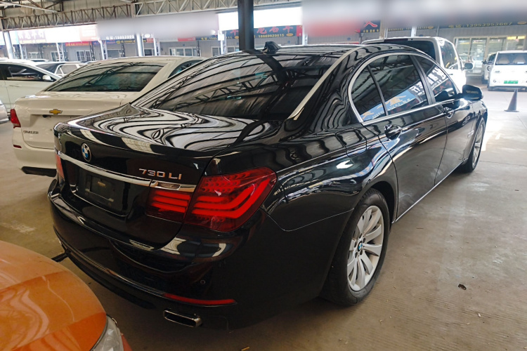 宝马7系 2014款 730Li 臻享型车身外观7